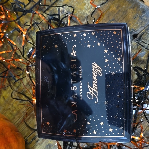 Anastasia Beverly Hills Amrezy - Picture 6 of 8